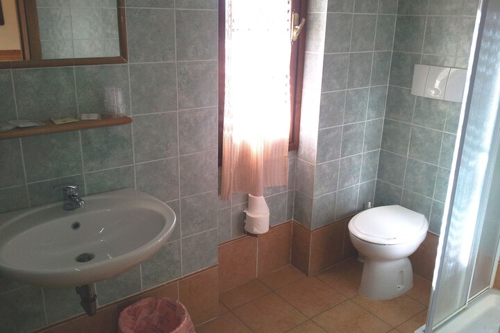 Room 7 of 65