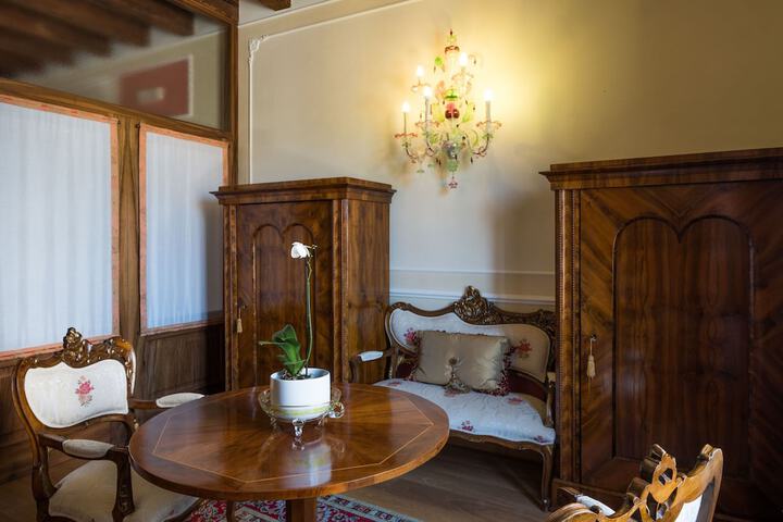 Room 10 of 81