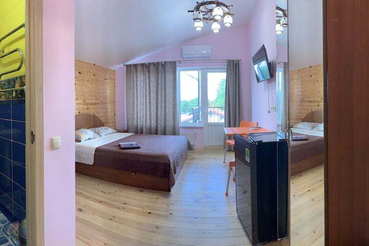 Room 12 of 28