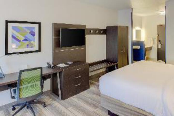 Holiday Inn Express Newberg Wine Country