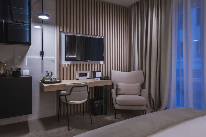 Room 10 of 68