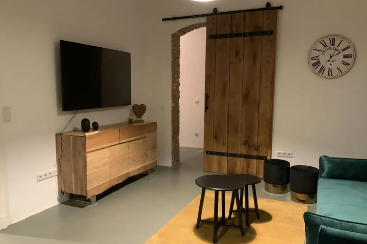 Room 6 of 27