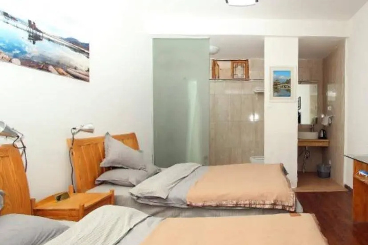 Room 2 of 3