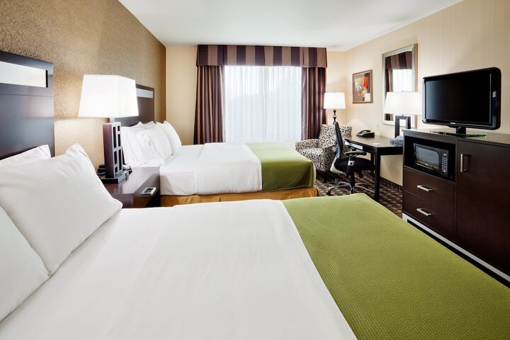 2 Queen Beds (1 of 6)