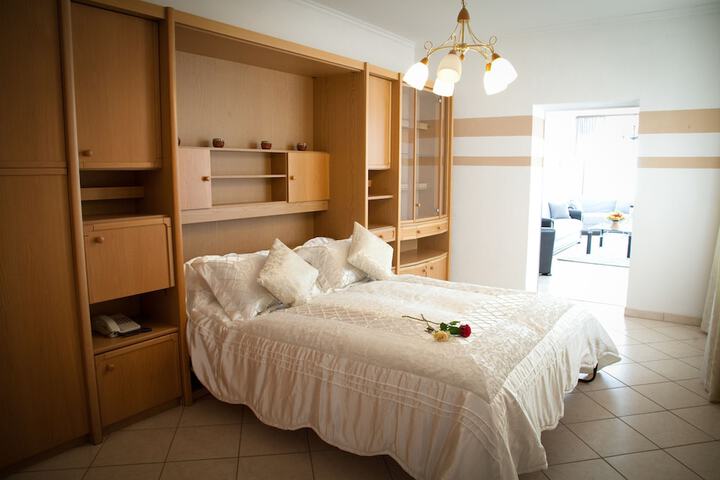 Room 3 of 43