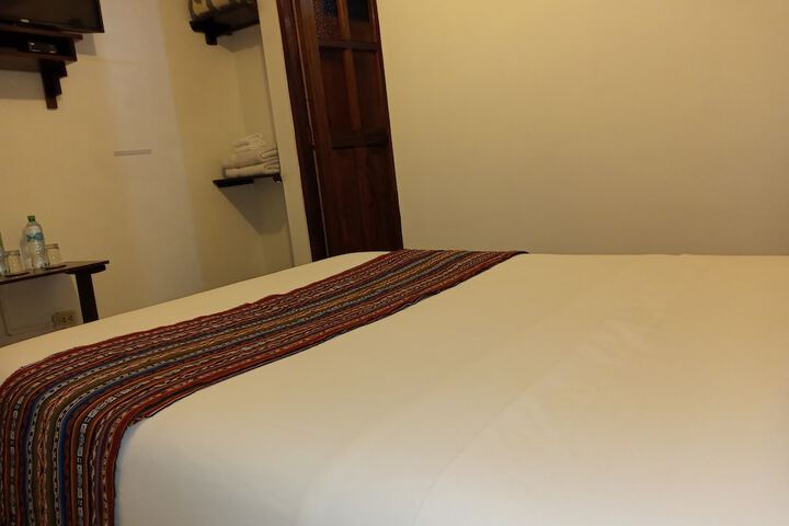 Room 9 of 12