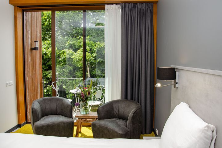 Room 5 of 28