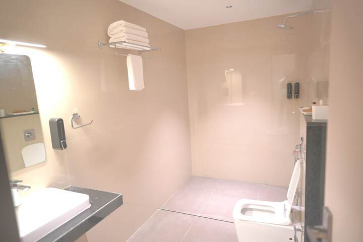 Room 12 of 22