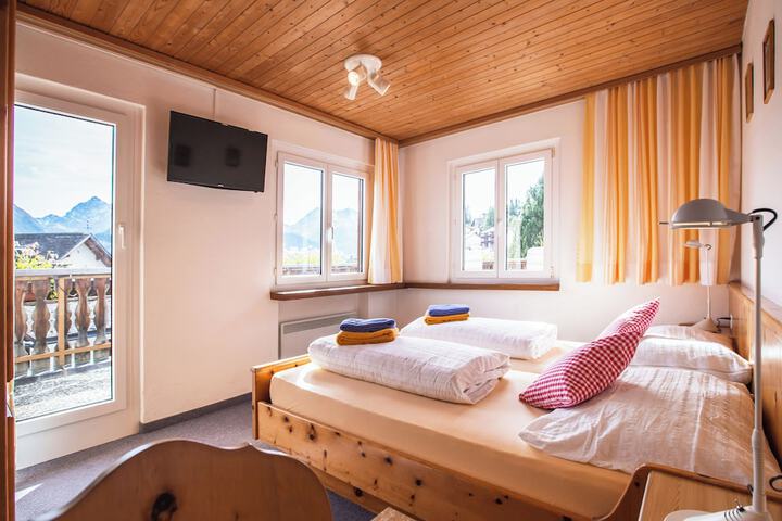 Room 4 of 13