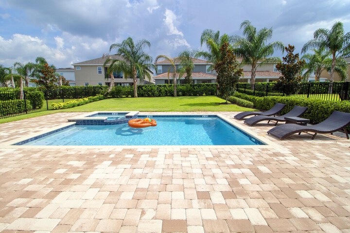 Pool 43 of 52