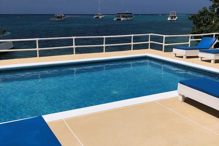 Hotel with Pool