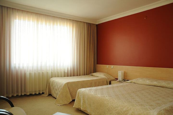 Room 4 of 33