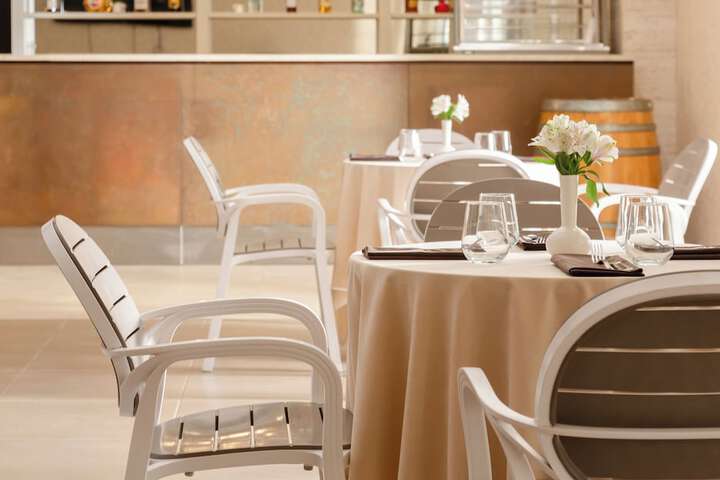 Dining 99 of 140
