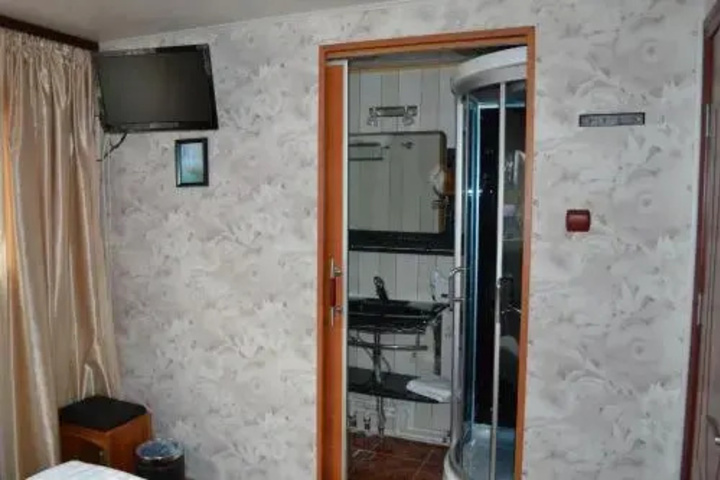 Room 3 of 10