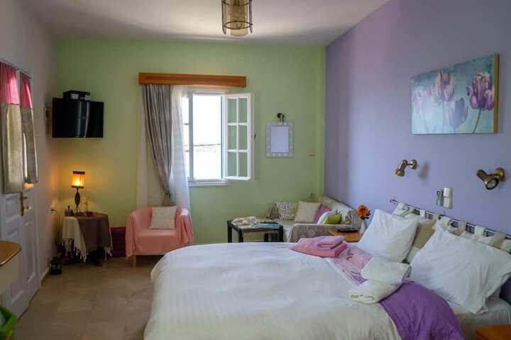 Room 7 of 18