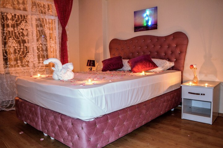 Room 10 of 28