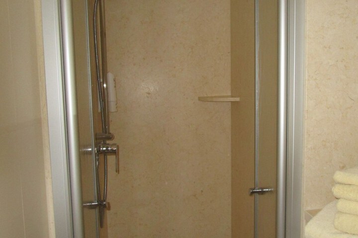 Room 28 of 59
