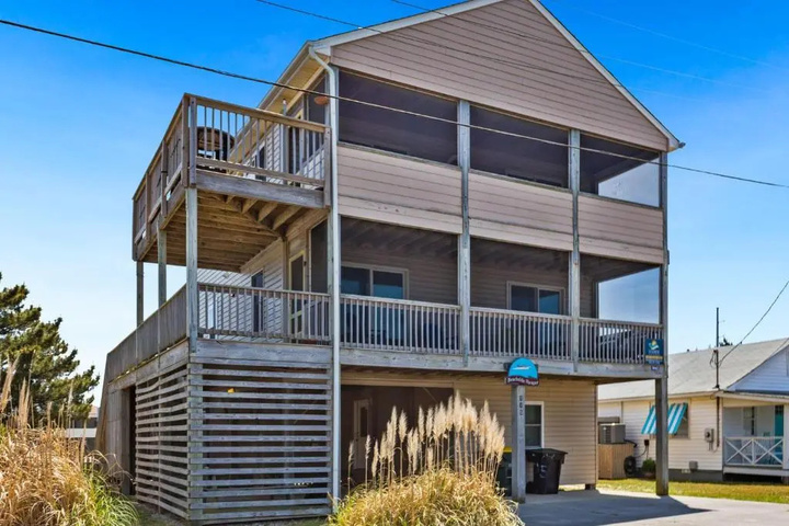 5042 Beach Hangar 5 Min Walk to Beach