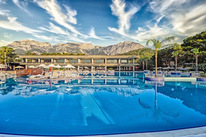 Hotel Pool