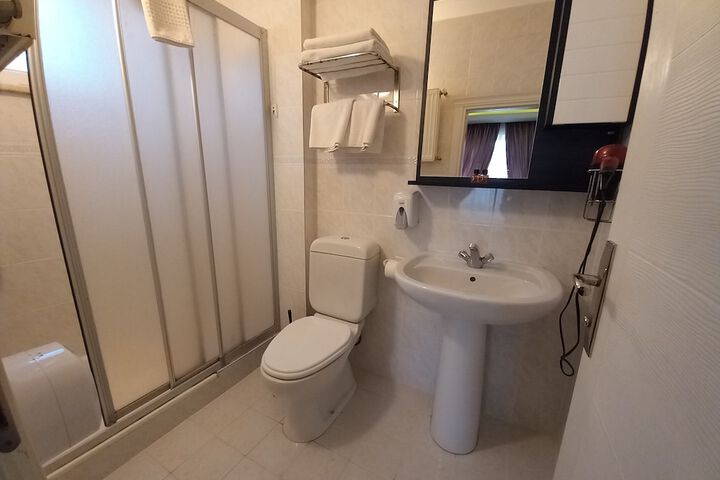 Room 42 of 110