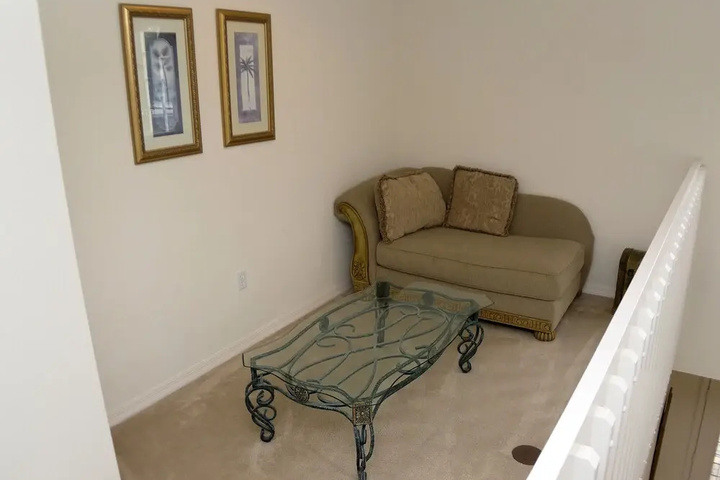 Room 9 of 18