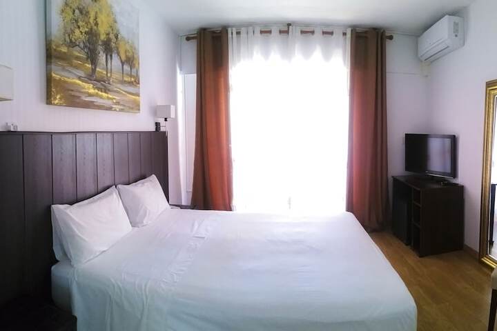 Room 3 of 32