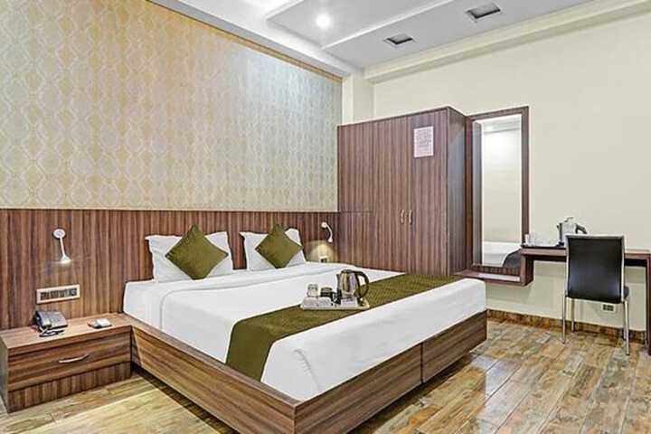 Room 13 of 27