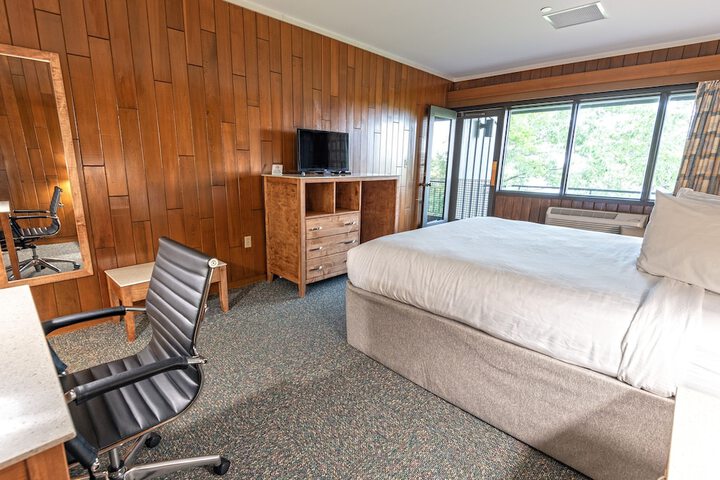 Room 8 of 82