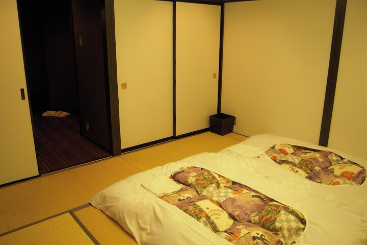 Room 6 of 38