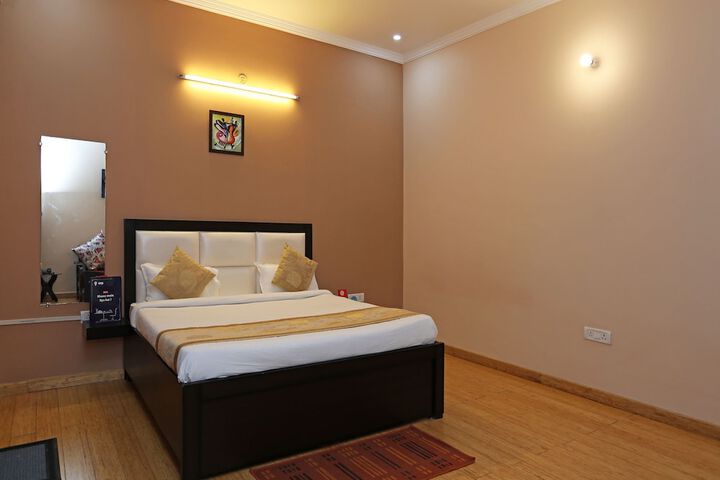 Room 9 of 19