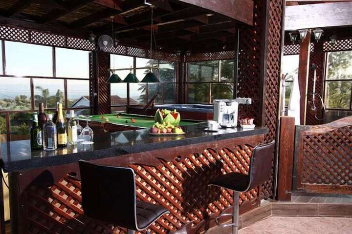 Lounge 87 of 91