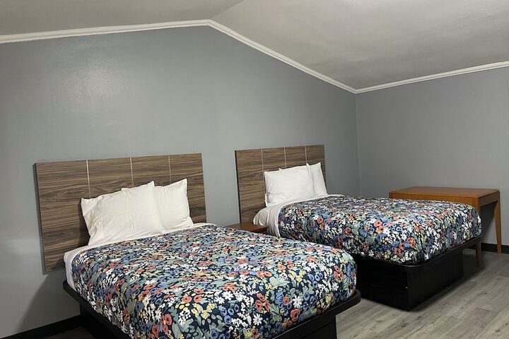 Room 5 of 7