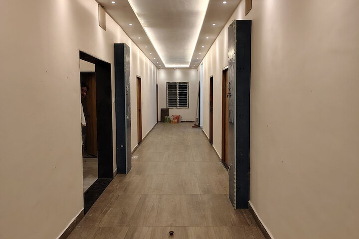 Room 7 of 11