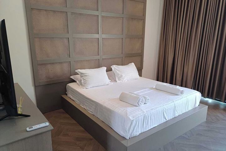 Room 7 of 27