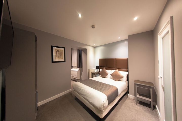 Room 21 of 120