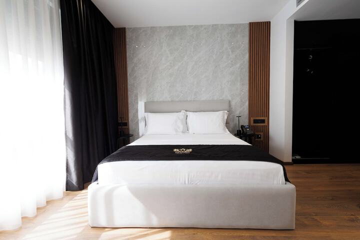 Room 42 of 123