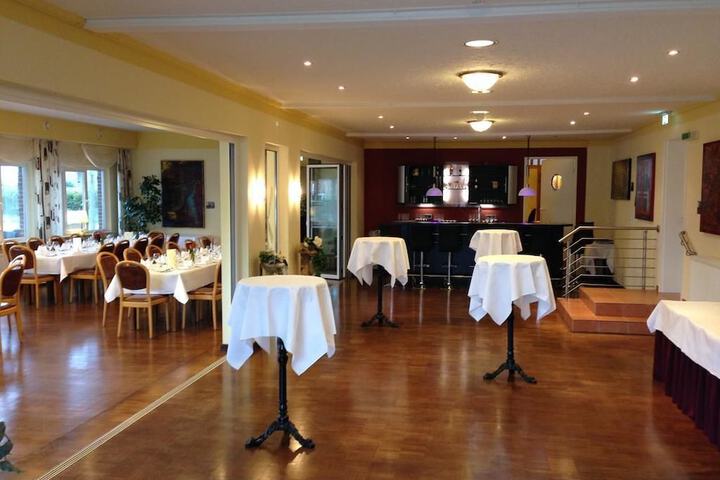 Ballroom/Hall 17 of 21