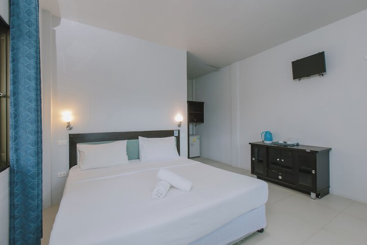 Room 16 of 157