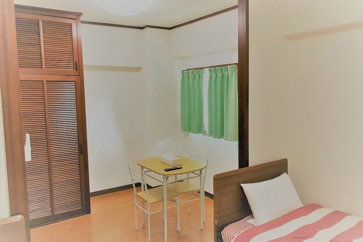 Room 14 of 80