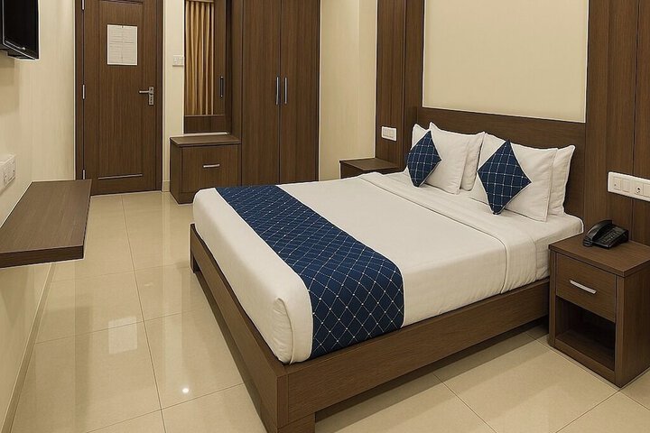 Room 6 of 25