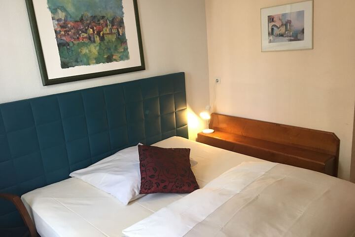 Room 6 of 39