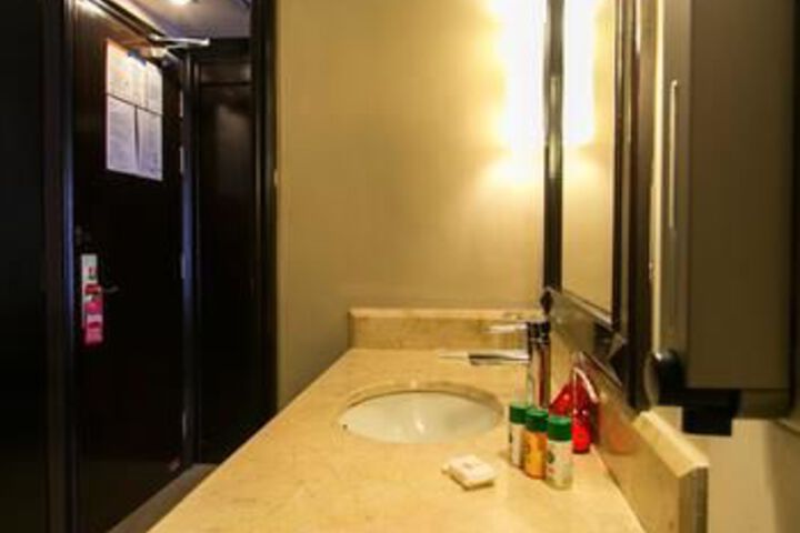 Room 3 of 25