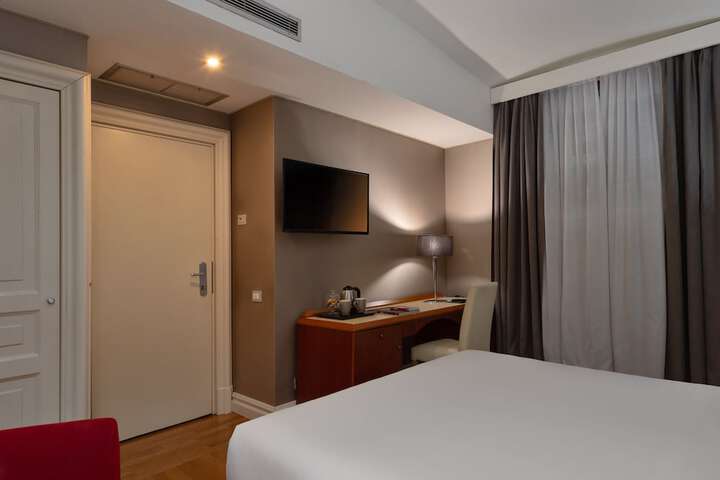 Room 34 of 54