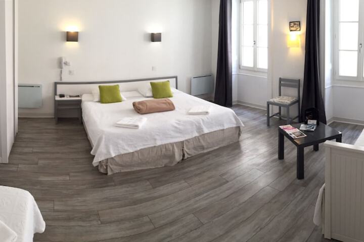 Room 9 of 40