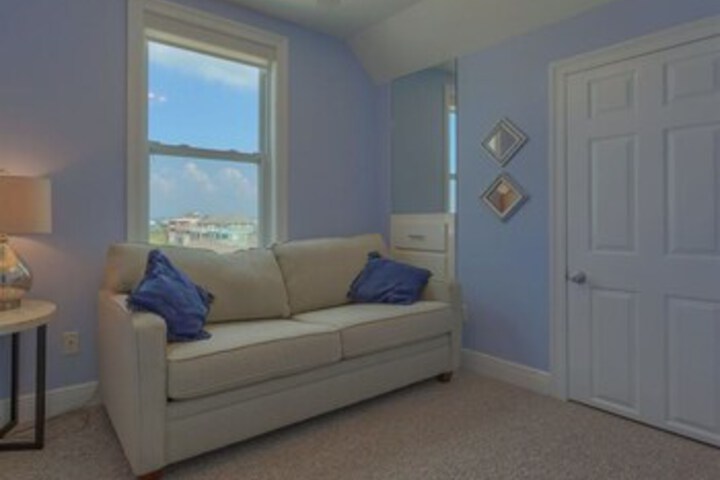 Room 40 of 77