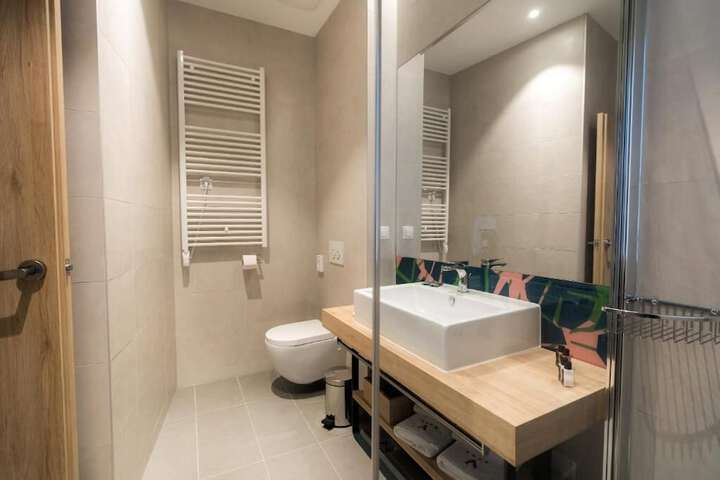 Room 60 of 73