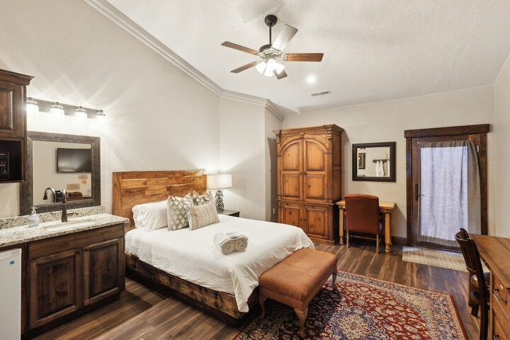 Room 18 of 225