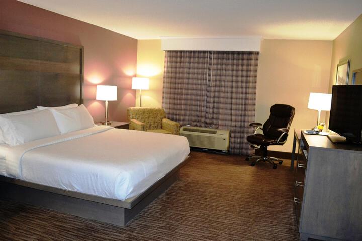 1 King Bed (1 of 6)