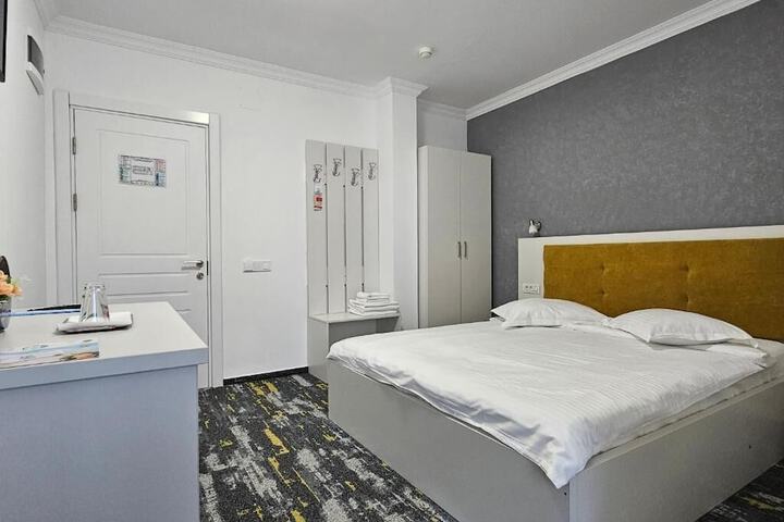 Room 4 of 34