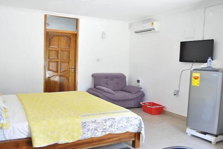 Room 5 of 10